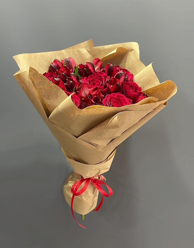 Букет цветов из: Альстромерии и Розы в Юрьеве-Польском