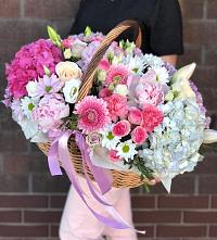 Цветочная композиция из Розы, Хризантемы, Пионы и Лизиантусы в корзине #REPLACE_PRED# Юрьеве-Польском