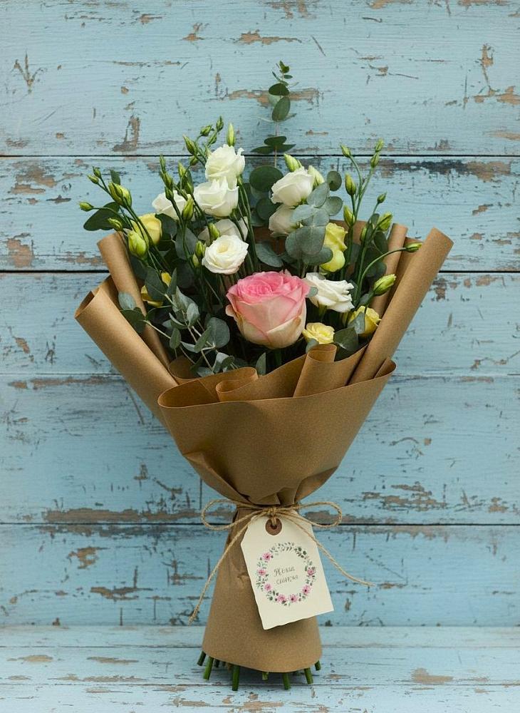 Букет цветов из: Розы и Лизиантусы в Юрьеве-Польском