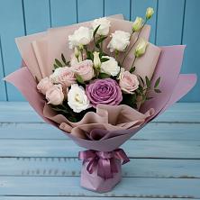 Букет цветов из:  Розы и Лизиантусы в Юрьеве-Польском