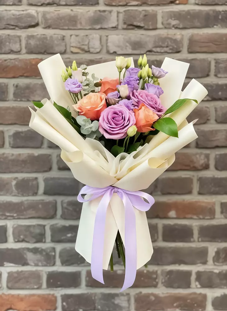 Букет цветов из: Лизиантусы и Розы в Юрьеве-Польском