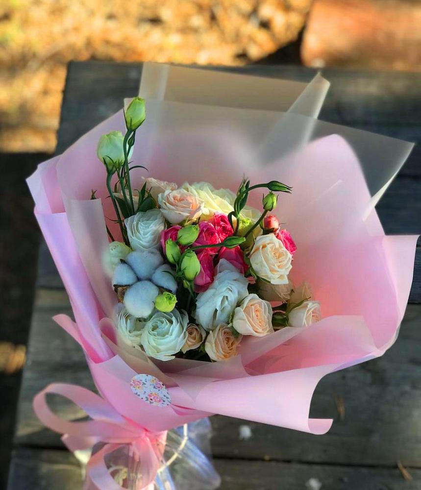 Букет цветов из: Розы и Лизиантусы в Юрьеве-Польском