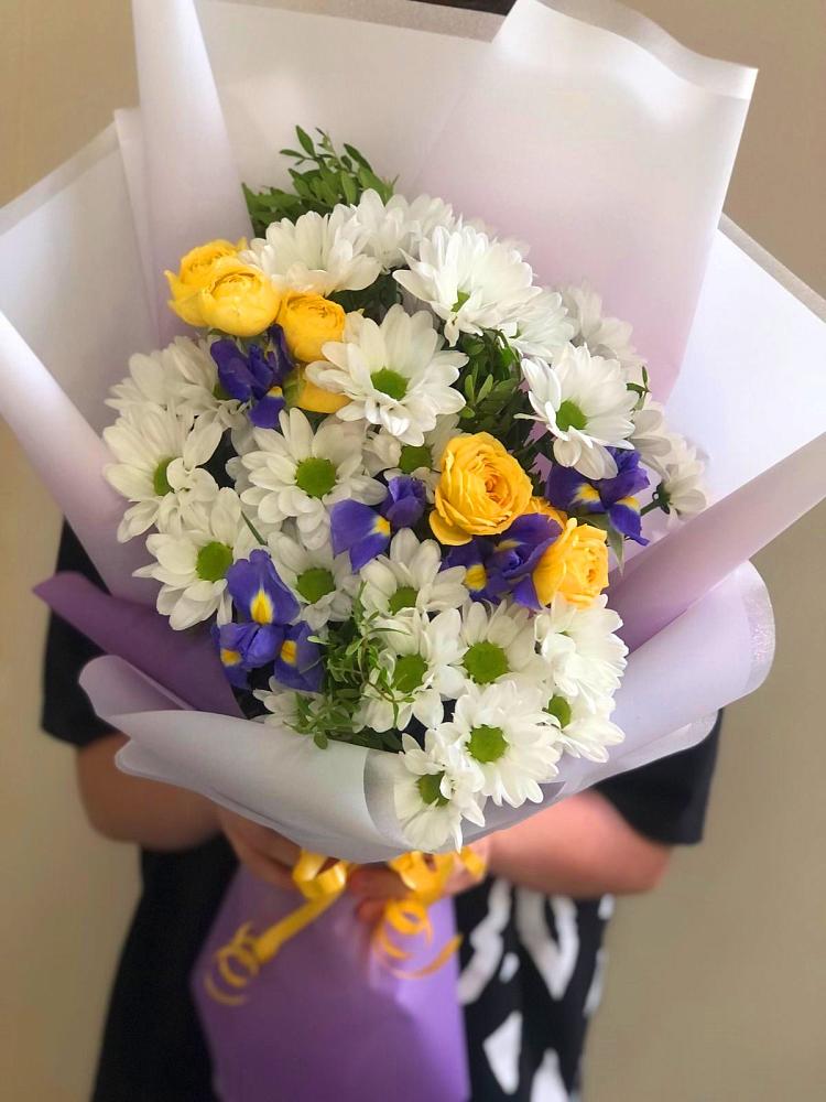 Букет цветов из: Ирисы, Хризантемы и Розы в Юрьеве-Польском