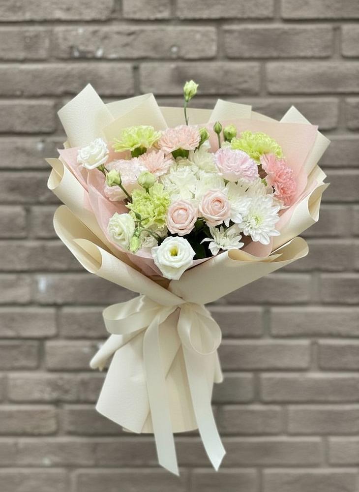 Букет цветов из: Гвоздики, Розы, Лизиантусы и Хризантемы в Юрьеве-Польском