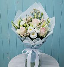 Букет цветов из:  Розы и Лизиантусы в Юрьеве-Польском