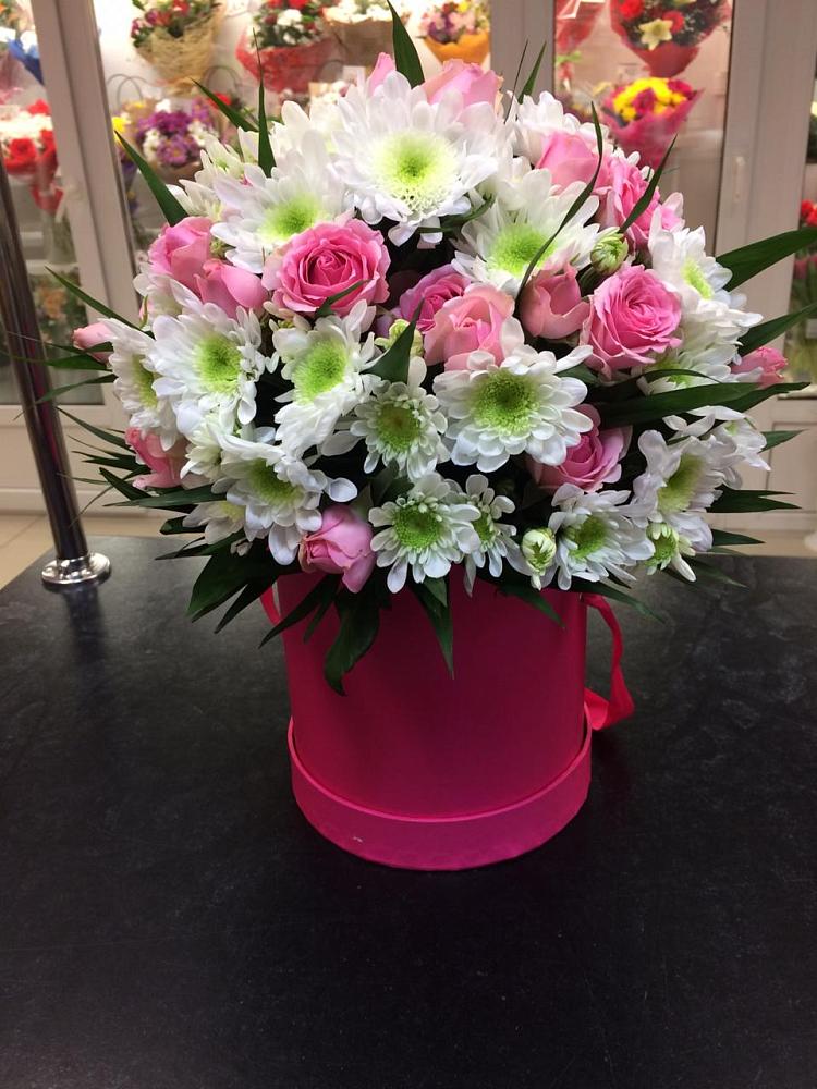 Цветочная композиция из Розы и Хризантемы в шляпной коробке в Юрьеве-Польском