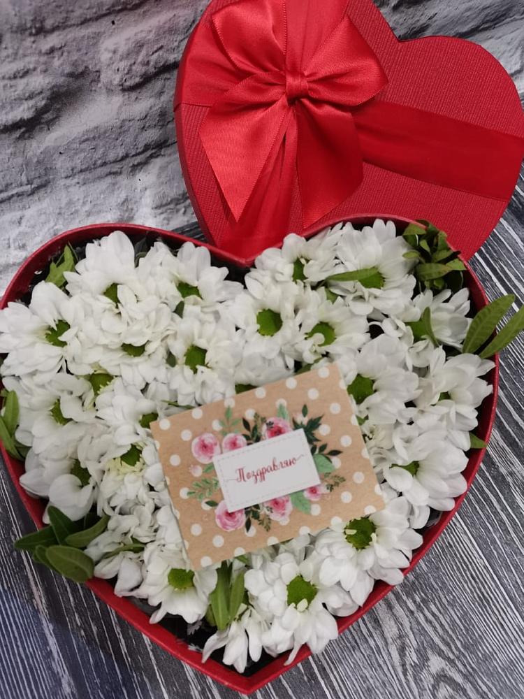 Цветочная композиция из Хризантемы в виде сердца в Юрьеве-Польском