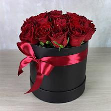 Цветочная композиция из Розы в шляпной коробке в Юрьеве-Польском