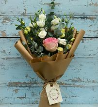 Букет цветов из:  Розы и Лизиантусы в Юрьеве-Польском