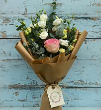 Букет цветов из:  Розы и Лизиантусы в Юрьеве-Польском