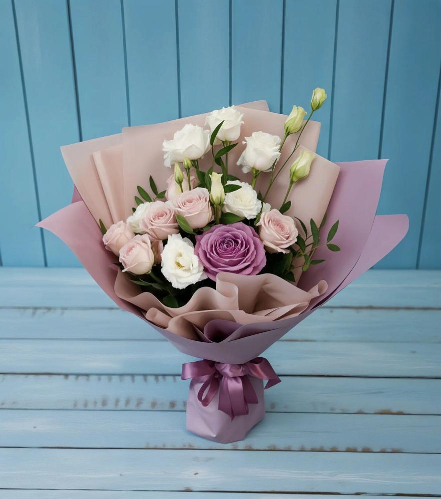 Букет цветов из: Розы и Лизиантусы в Юрьеве-Польском